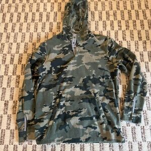 VISSLA Green Camouflage Snap Pullover